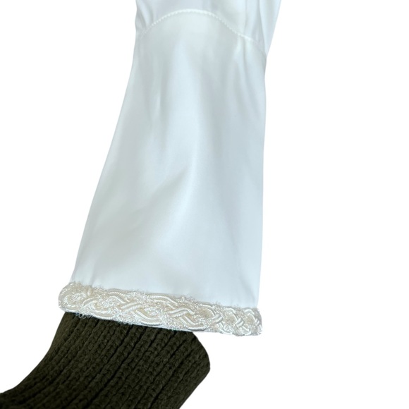 NWT Urban Revivo White Oversized Satin Shirt - Picture 4 of 7